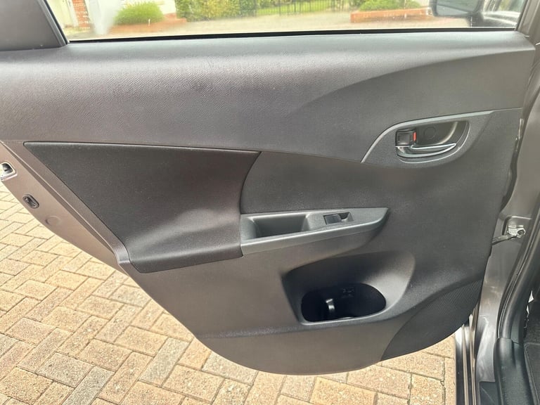 2011 Toyota Verso 1.33 Dual VVT-i T Spirit Euro 5 5dr MPV Petrol Manual
