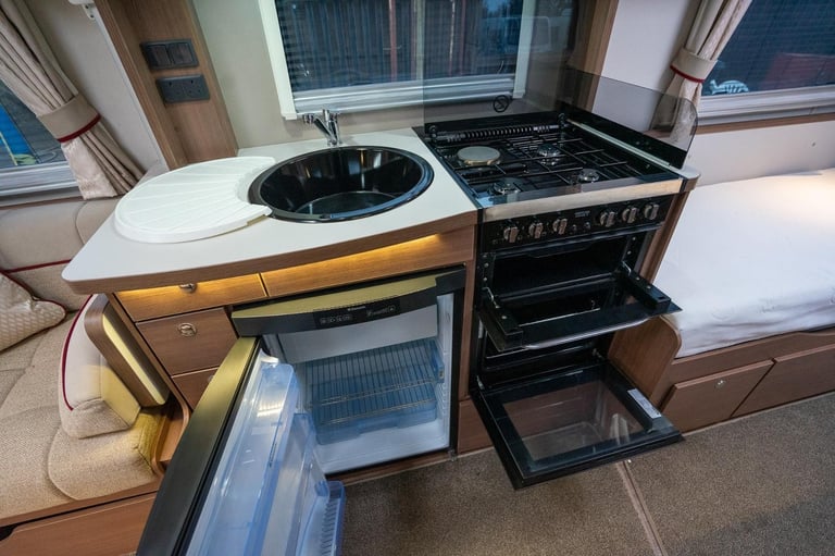 Elddis Majestic 285 - 4 Berth Luxury Motorhome, End Washroom, Twin Fixed Beds