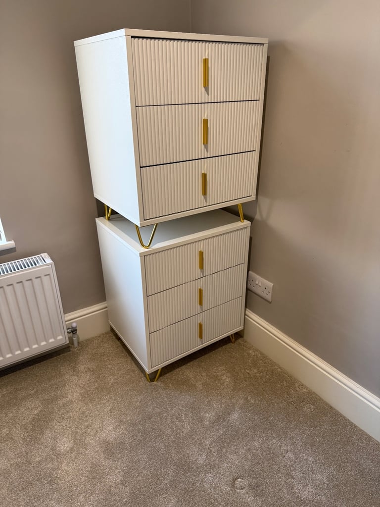 Bedside cabinets 