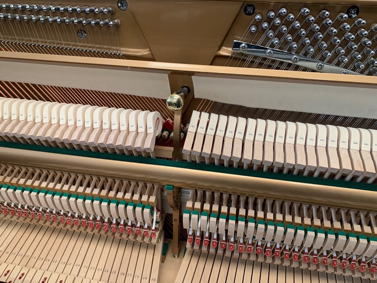 🎵🎹 QUALITY BENTLEY UPRIGHT PIANO WITH LEGS - TUNED/SERVICED/WARRANTY 🎹🎵