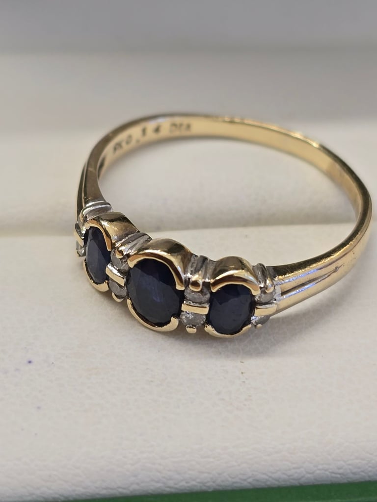 9CT GOLD SAPPHITE TRILOGY WITH 0.14 PTS DIAMOND
