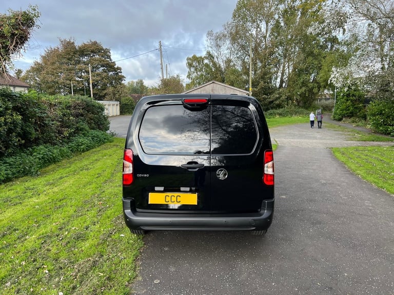 July 2025 Vauxhall Combo 1.5 Turbo D 2300 Pro XLWB Automatic