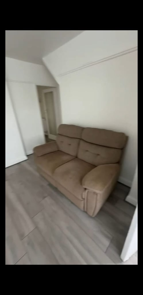 3 bedroom house with garden & driveway in Dagenham RM10 9YN