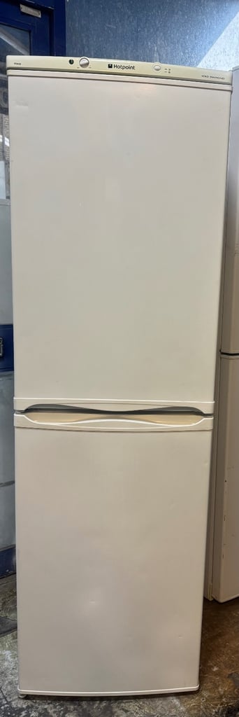 Hotpoint fridge freezer 55/175cm clean and complete fully working order for sale
