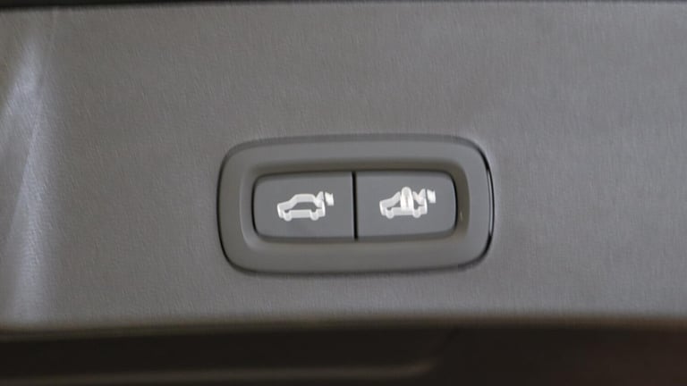 2025 Volvo XC40 B4 (P) Ultra Black Edition (Sunroof, Harman Kardon, 360 Camera) ESTATE Petrol/Ele...