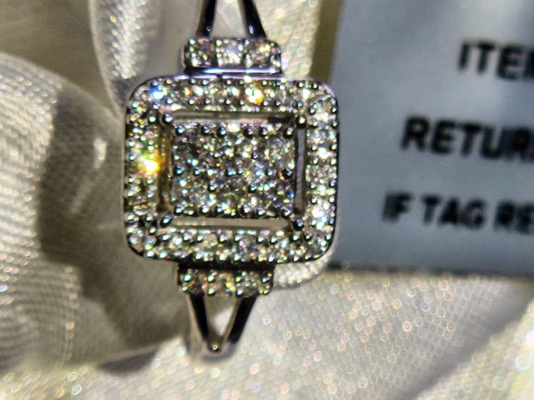 9ct White Gold Size M 32 Diamonds half Eternity Ring SGL Certification New Gold