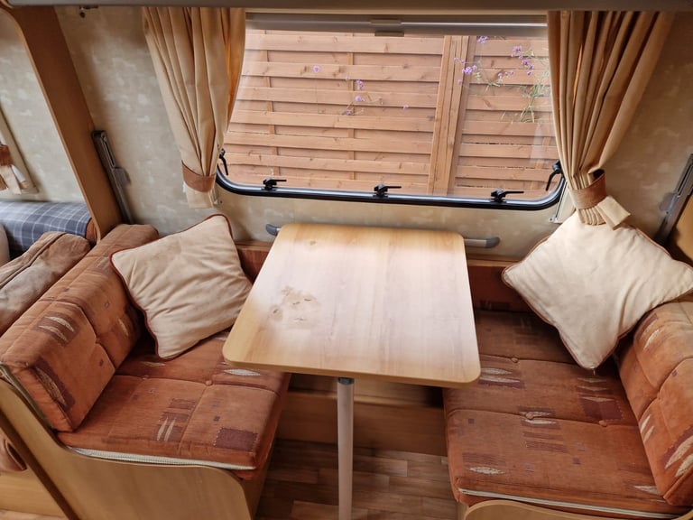 Swift charisma 560 2006 