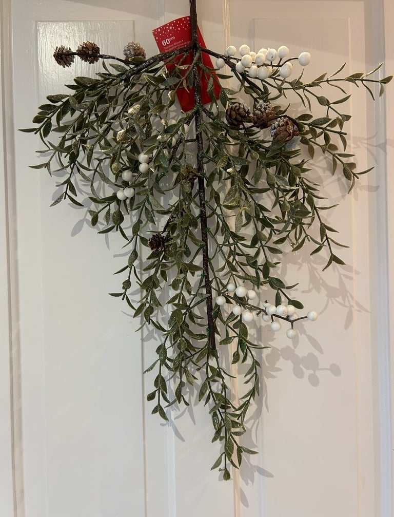 Bnwt teardrop wreath ideal for Xmas ,  From B&q 60cm 