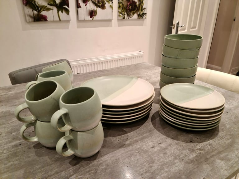 image for FREE - Wilko dinner set and mugs