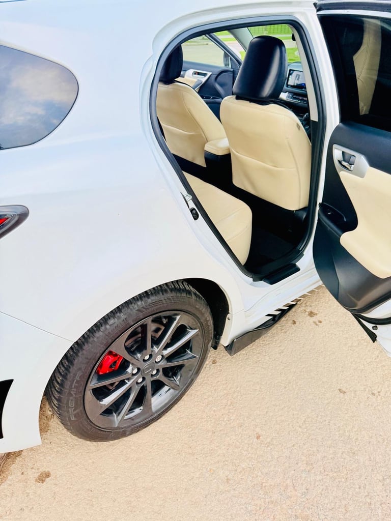 Lexus, CT, Hatchback, 2011, Semi-Auto, 1798 (cc), 5 doors