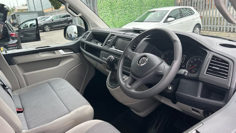 2018 Volkswagen Transporter T32 Swb Diesel 2.0 BiTDI BMT 199 Startline Window Van DSG Window Van ...