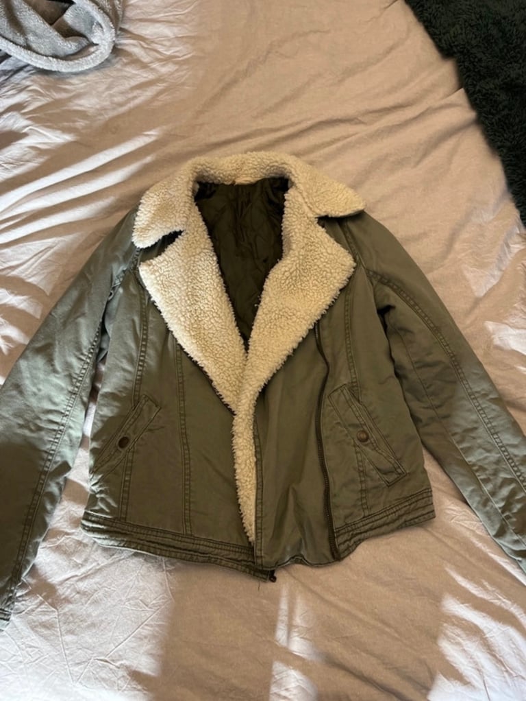 Hollister on sale outerwear clearance