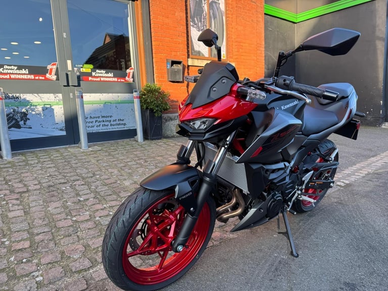 Kawasaki Z500 SE naked motorcycle in Red, A2 licence- only 13 miles 