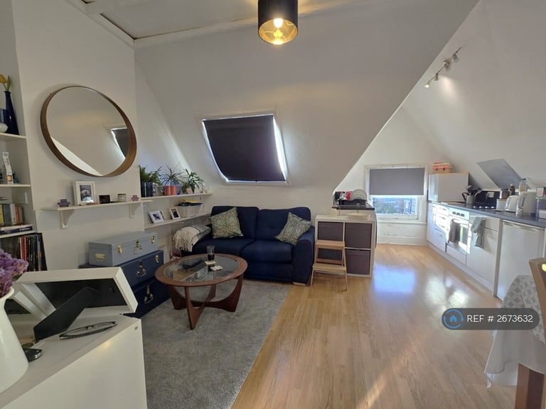 1 bedroom flat in Baldry Gardens, London, SW16 (1 bed) (#2673632)