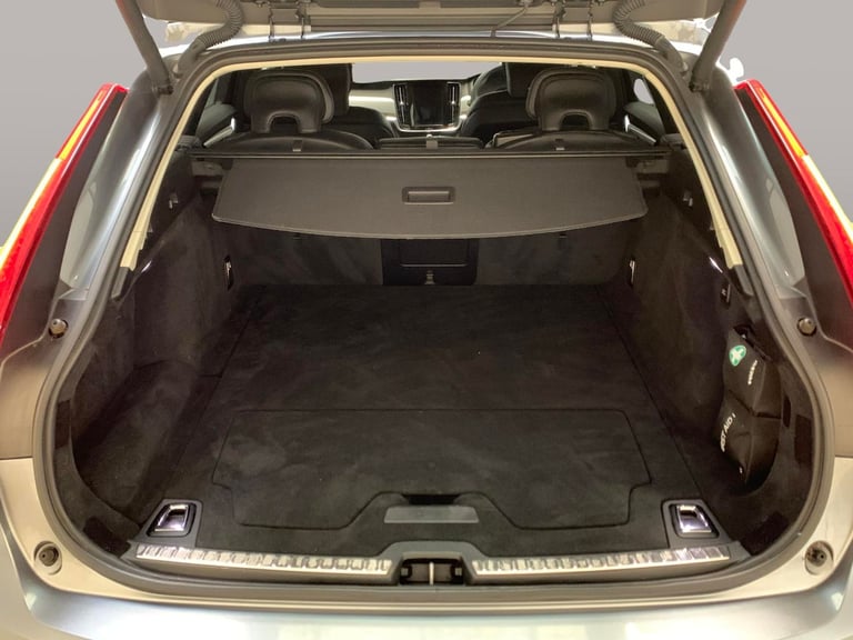2019 Volvo V90 2.0 D4 Momentum Plus Estate 5dr Diesel Auto Euro 6 (s/s) (190 ps) - SENSUS  Estate...