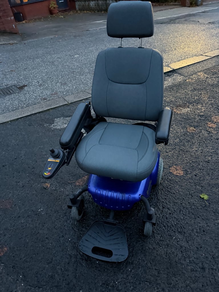 Rascal 320 compact electric wheel chair with new batteries 