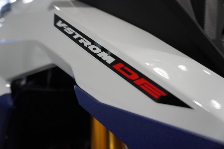 Suzuki V-Strom 800 DE, 2025, Pearl Tech White. IN STOCK NOW