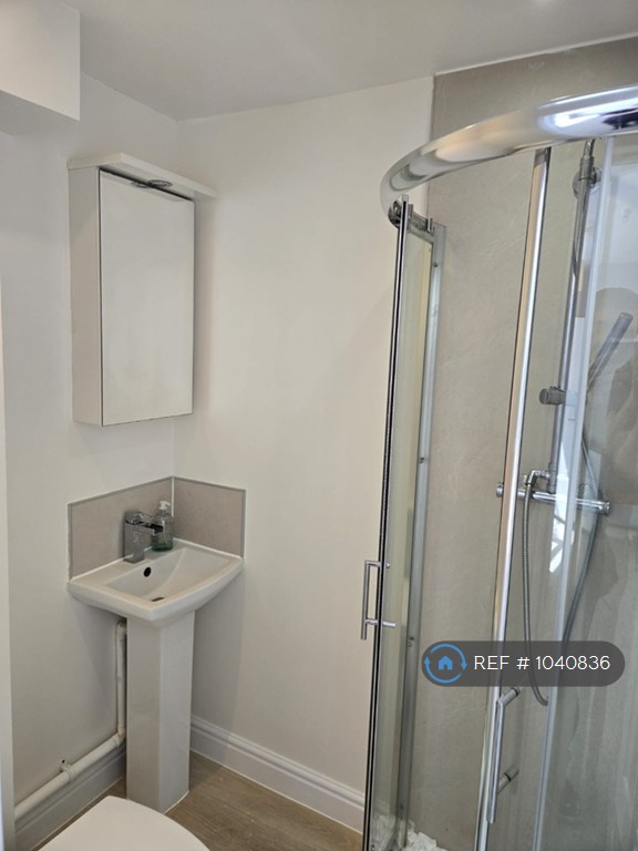 1 bedroom in Barrow Hill Close, Worcester Park, KT4 (#1040836)