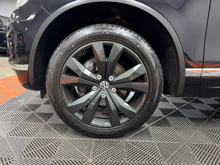 2015 Volkswagen Touareg 3.0 TDI V6 BlueMotion Tech R-Line Tiptronic 4WD Euro 6 (s/s) 5dr ESTATE D...