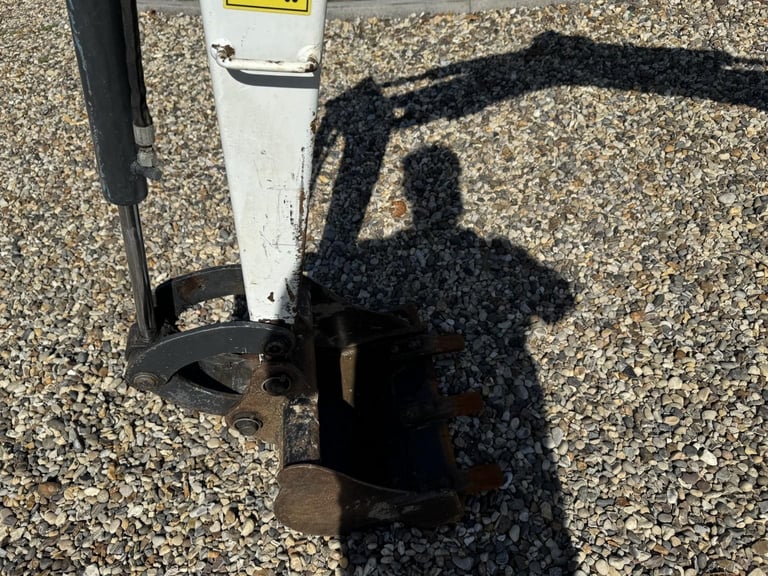 Bobcat E10Z Zero Tail 1 T  Micro Excavator Digger