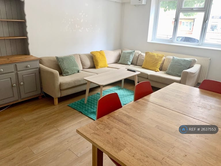 image for 4 bedroom flat in Weddell House, London, E1 (4 bed) (#2637553)