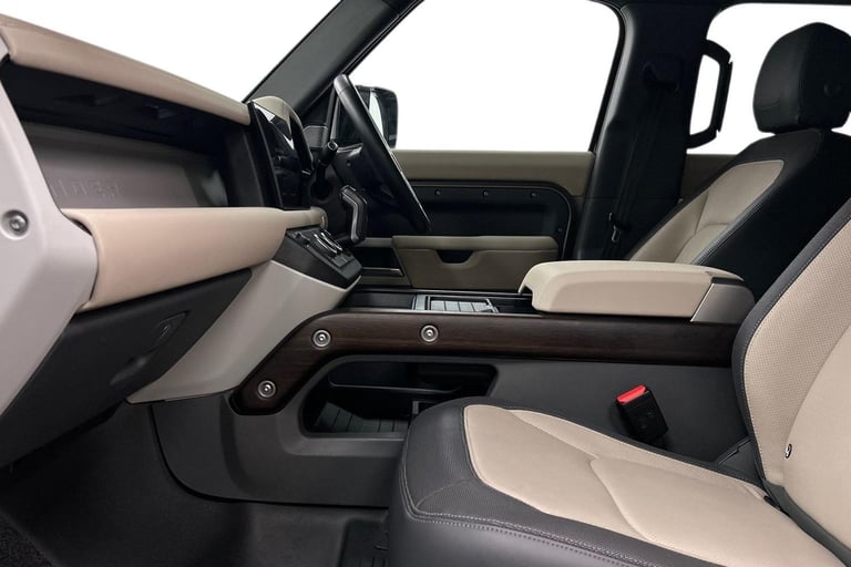  Land Rover Defender 130 3.0 D300 MHEV X-Dynamic SE SUV 5dr Diesel Auto 4WD Euro 6 (s/s) (300 ps)...