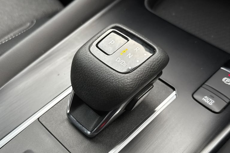 2022 Nissan Qashqai 1.3 DIG-T MHEV N-Connecta XTRON Euro 6 (s/s) 5dr SUV PETROL Automatic