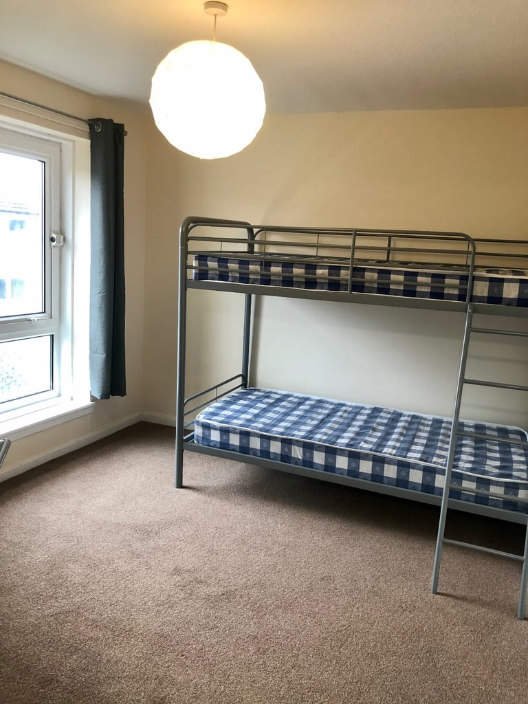 Two bedroom + box room house to let in Pumpherston