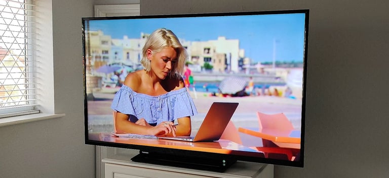 image for 50" TOSHIBA SMART 4K ULTRA HD SLIM HDR LED WIFI APPS TV CATCH UP FREEVIEW RC & STAND- FREE DELIVERY