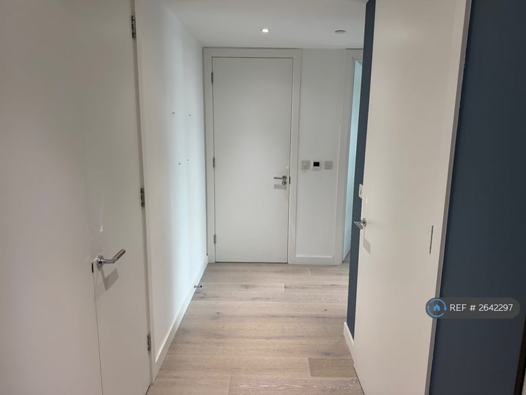 2 bedroom flat in City North East Tower, London, N4 (2 bed) (#2642297)