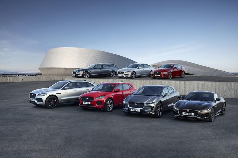 2024 Jaguar F-Pace 2.0 D200 R-Dynamic HSE Black 90th Anniv R-Dynamic HSE Black 90th Anniversar ES...
