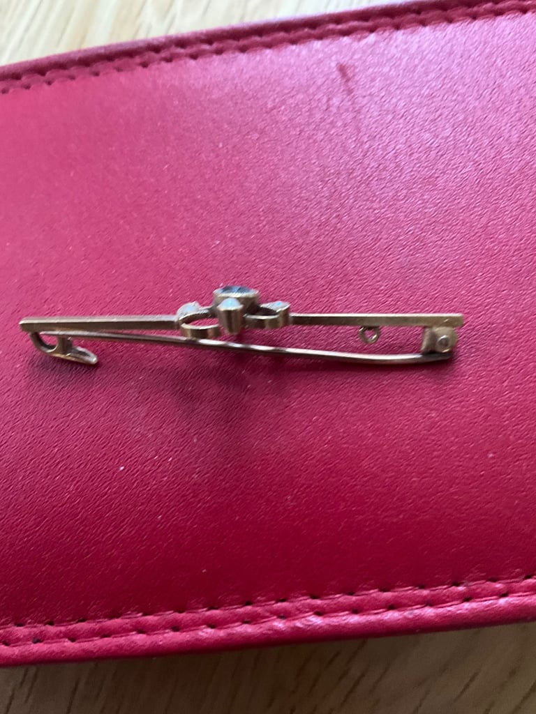 Victorian gold and pearl brooch