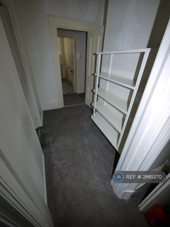 2 bedroom flat in North Hill Road, Leeds, LS6 (2 bed) (#2661370)