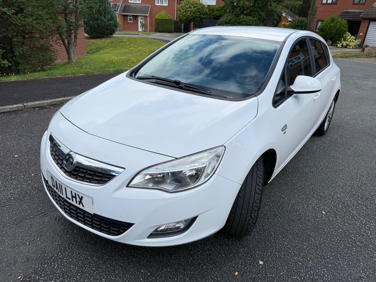 Cheap Vauxhall, ASTRA, Hatchback, 2011, Manual, 1398 (cc),5 doors for sale in Ruthin, South Glamorgan