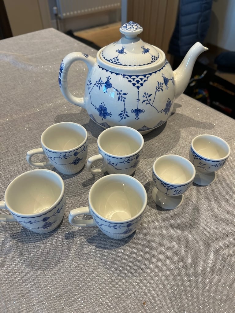 Vintage Tea set / and egg cups 