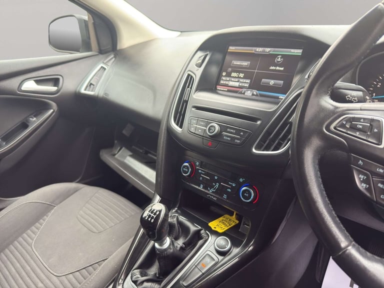 2015 Ford Focus 1.0 EcoBoost 125 Titanium 5dr HATCHBACK PETROL Manual