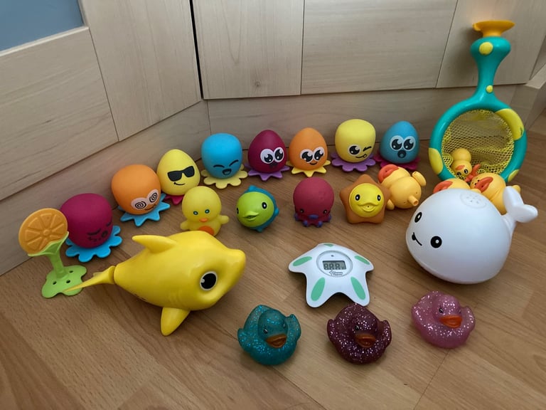 Bath toys including baby shark and tommee tippee temperature 