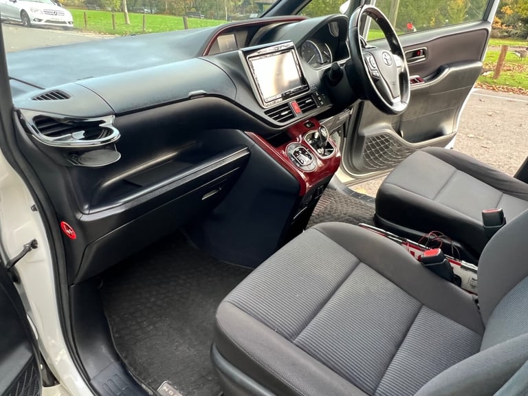 2015 Toyota Noah MPV Hybrid Electric  Automatic