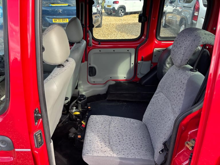 RENAULT Kangoo WHEELCHAIR ACCESSIBLE VEHICLE AUTO WAV AUTOMATIC 1.6 16v