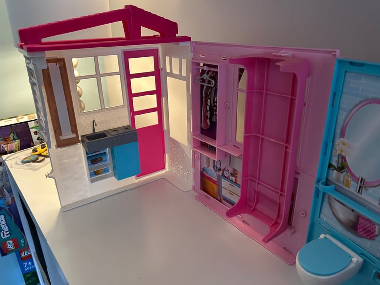 Barbie portable house and dolls bundle