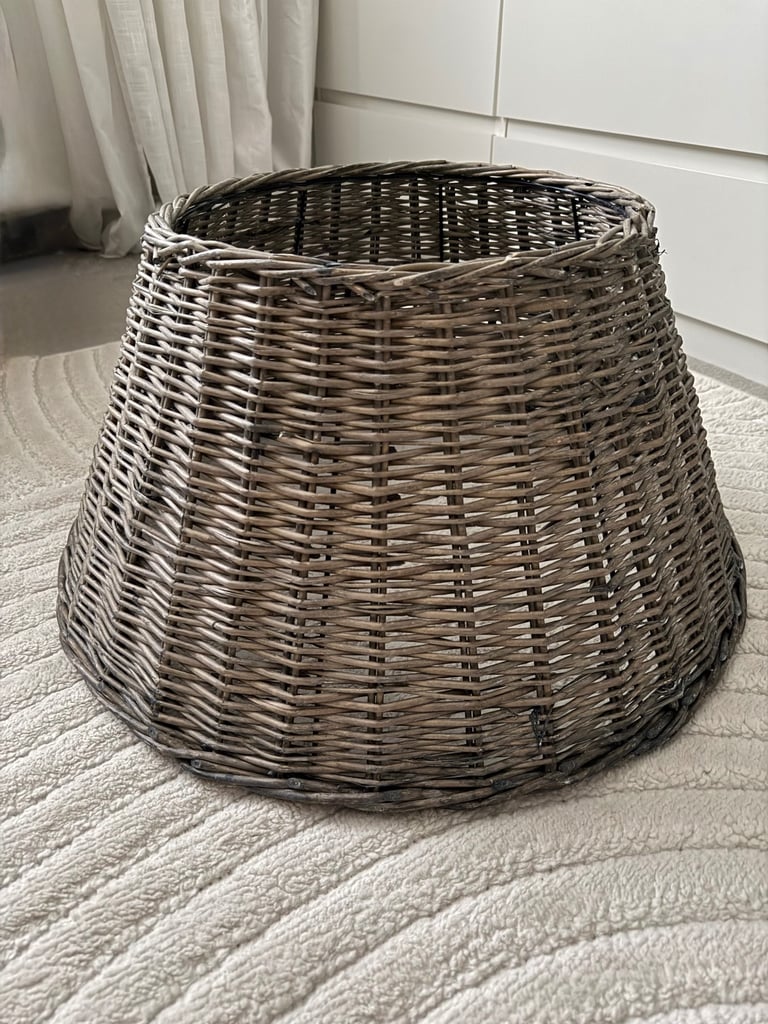 image for Free Christmas tree skirt