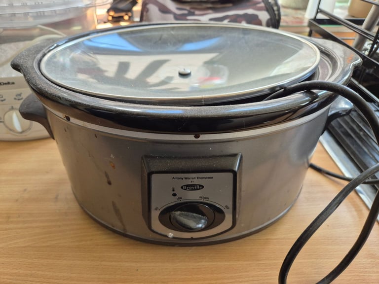 image for Large slow cooker 