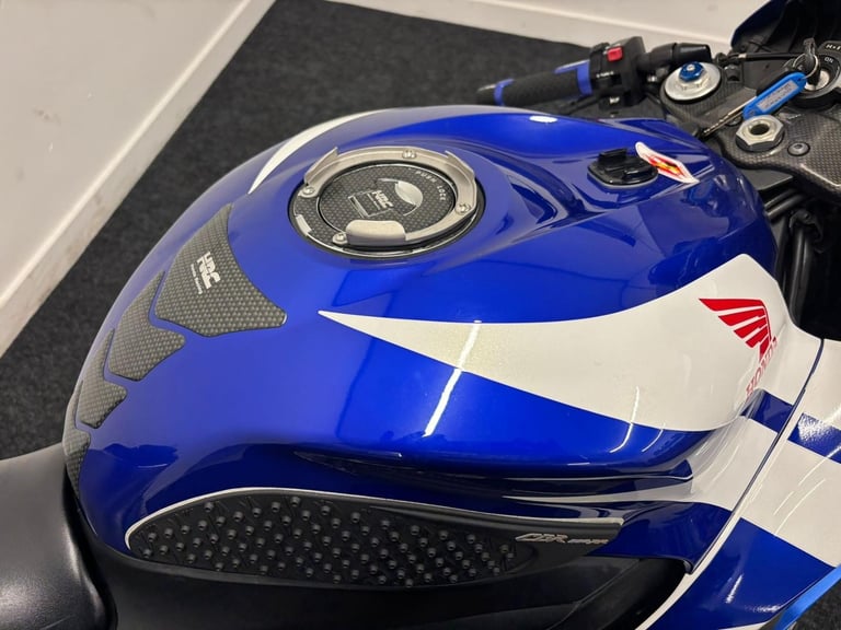 HONDA CBR600RR ** SCORPION EXHAUST - 12 MONTHS MOT - AKRA CHAIN GUARD **