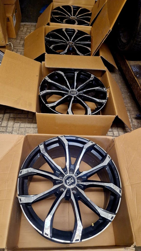 20” Oz Racing alloys Toyota Nissan Elgrand vivaro and traffic vans  Mitsubishi 