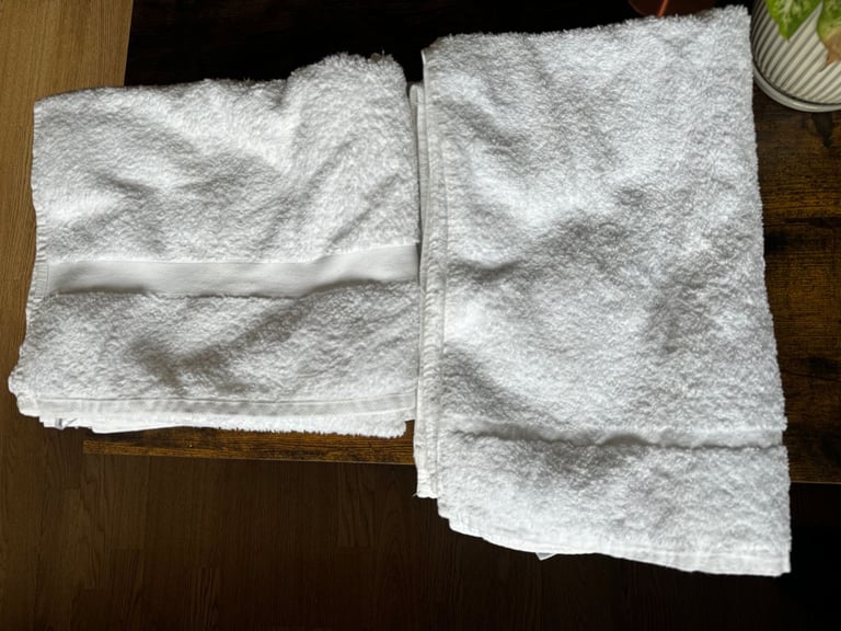 4x Hand Towels & 2x Bath Towels - White - For Guests / Airbnb Short Term Rentals etc