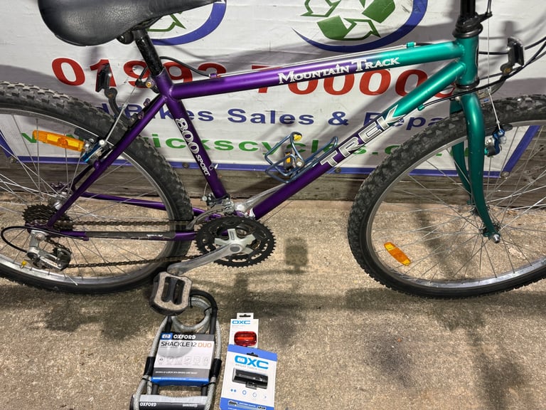 Trek Mountain Track 16.5” Frame Hybrid Bike. Ideal student bike! Free D-Lock/Lights