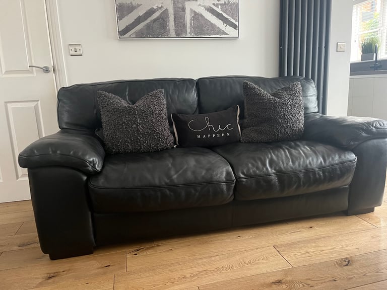 Gorgeous leather sofa 