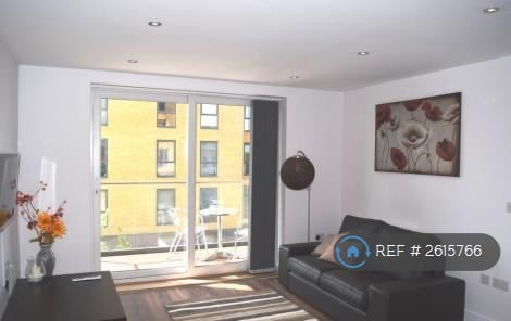 2 bedroom flat in Skylark House, Reading, RG2 (2 bed) (#2615766)