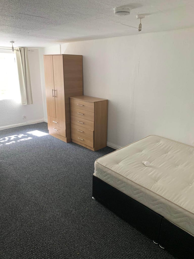 VARIOUS FLATS AND HOUSES AVAILABLE 