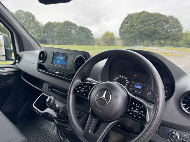 2021 Mercedes-Benz Sprinter 2.0 315Cdi Lwb 3.5t. 4.2m. Luton Tail Lift (NEW BODY) Euro 6 150Bhp L...